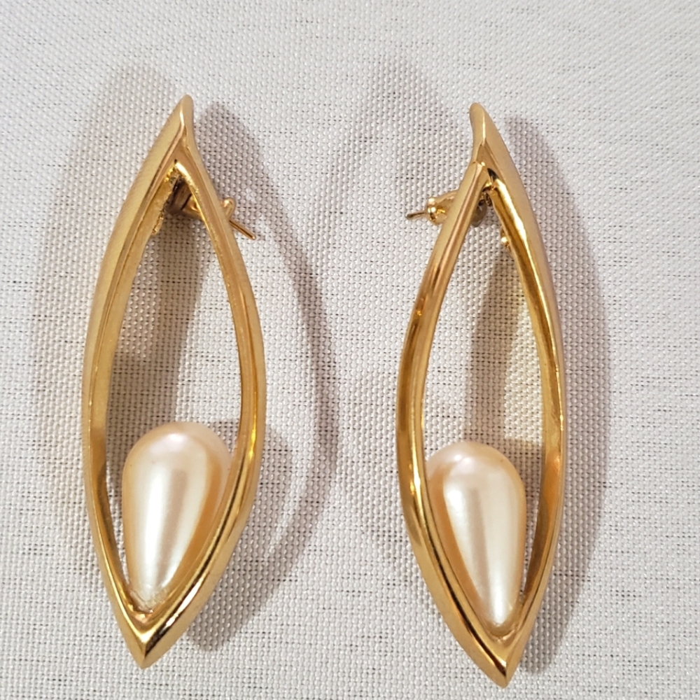 Tear Drop Pearl Earrings